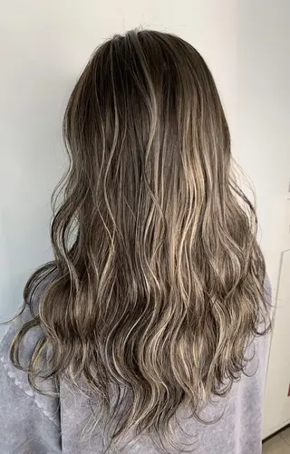 セミロング カラー パーマ ヘアアレンジ ハイトーン カラーのヘアスタイル