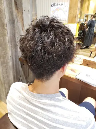 パーマ ショート メンズ 槌本 健成のヘアスタイル