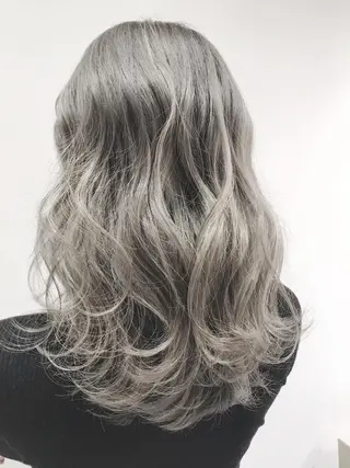 セミロング カラコレ難波 sakamotoのヘアスタイル