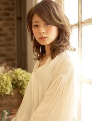 セミロング パーマ 佐々木 里菜のヘアスタイル