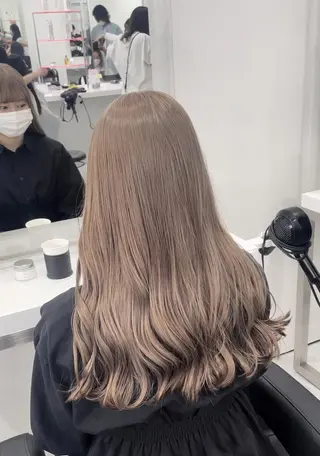 カラー 韓国🇰🇷トレンド レイヤーカット🩶のヘアスタイル