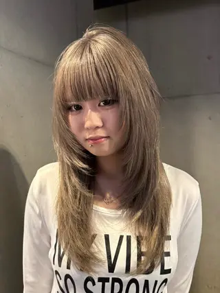 ロング カラー だいち/ブリーチ/ レイヤーカットのヘアスタイル