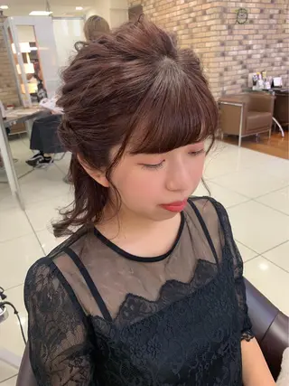 セミロング ヘアアレンジ 羽エクステ🩷 🤍まき🤍のマツエク・マツパデザイン