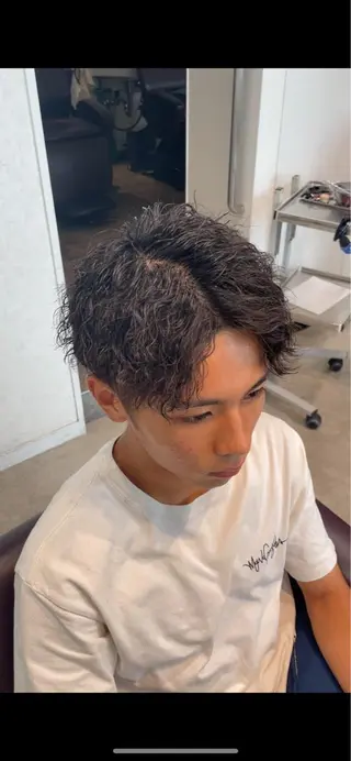 ショート パーマ メンズ YUTA短髪特化 フェザーパーマのヘアスタイル