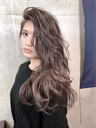 ロング 白髪ぼかし×デザイン 🕊️🫧ホウジョウのヘアスタイル