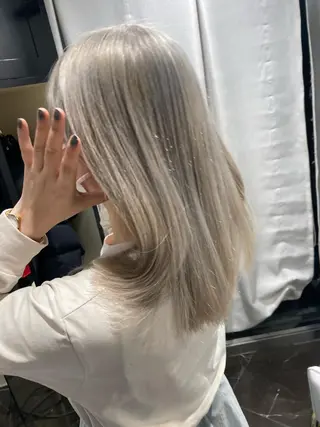 ミディアム 嶋崎 留美のヘアスタイル