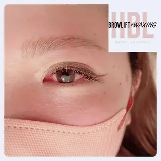 アイブロウ une所属・une mizuhoの眉毛・アイブロウイメージ