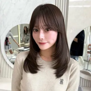 ミディアム 似合わせレイヤー/ 透明感カラーのヘアスタイル