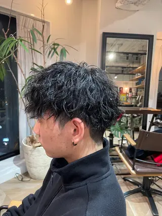 ショート パーマ メンズ 艶感/レイヤーカット 🌐Taketoのヘアスタイル
