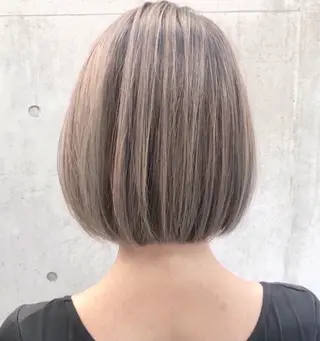 ショート カラー AKI アキのヘアスタイル