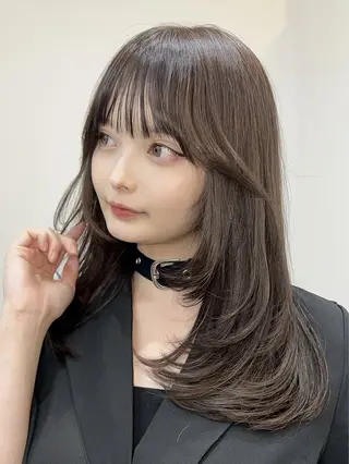 セミロング 🫧とぅるん艶髪🫧 透明感カラー×猿渡のヘアスタイル