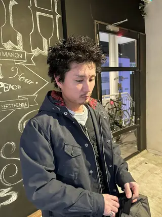 ミディアム パーマ メンズ 俵 知広のヘアスタイル
