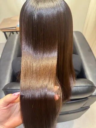 ロング NAVY 橋本心 縮毛矯正のヘアスタイル