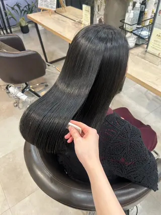 セミロング 光を纏うツヤ感ロング Natsuki🤍のヘアスタイル