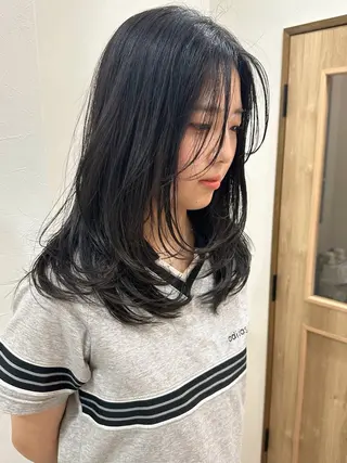 セミロング カラー 白髪ぼかしハイライト レイヤー川口 元気のヘアスタイル