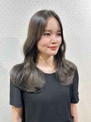 セミロング カラー 柔らか垢抜けｶﾗｰと ｶｯﾄ🫧ASUKAのヘアスタイル