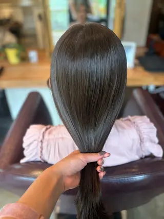 ロング カラー 髪質改善カラー ベージュ🤎YUMEのヘアスタイル