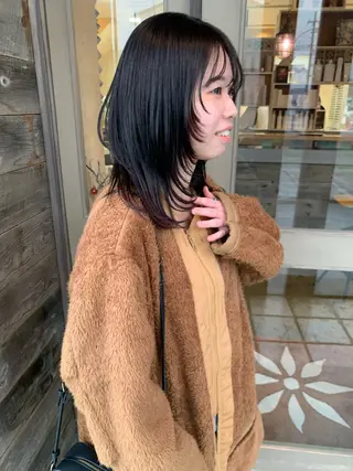 ミディアム カラー カワサキ マホのヘアスタイル