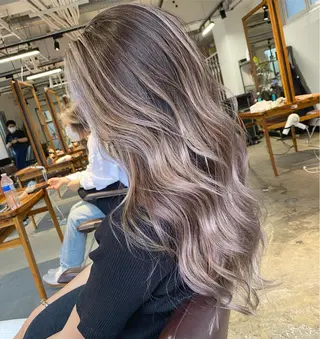 ロング カラー ｎ／ｍ所属・桜木町駅徒歩5分 ハイライト横浜No1のヘアスタイル