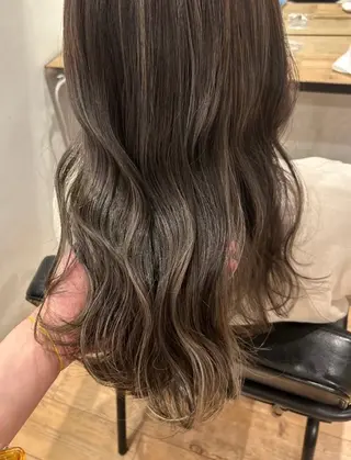 カラー 喜友名 ウララのヘアスタイル