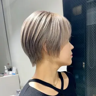 ショート カラー ブリーチなし/レイヤ ー特化🌈Tommyのヘアスタイル