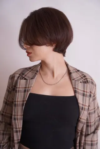 ショート カラー 小顔レイヤー/ ベージュ🤍Rieのヘアスタイル