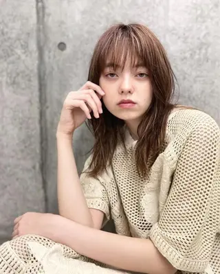 セミロング 新堀 紫音のヘアスタイル