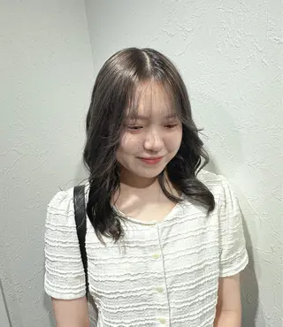 セミロング カラー ハイトーン/レイヤー /艶カラー🎀のヘアスタイル