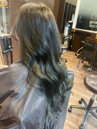 ロング カラー 谷口 瑠南のヘアスタイル