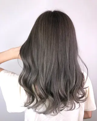 セミロング 手島 カミラのヘアスタイル