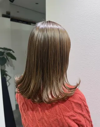 セミロング カラー ミディアム／ ヒグレアキコのヘアスタイル