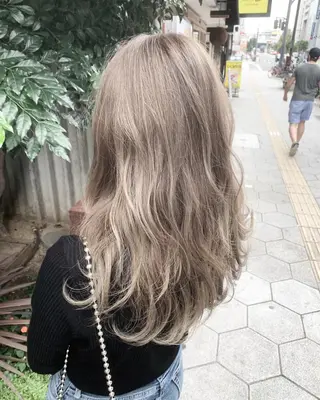 ミディアム カラー にしき さんのヘアスタイル