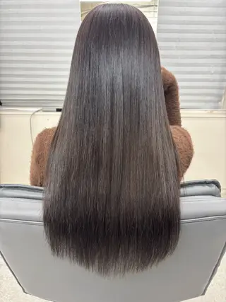 ロング カラー 腰越 麻奈のヘアスタイル