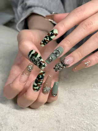 ネイル ネイルルーム チャームのネイルデザイン