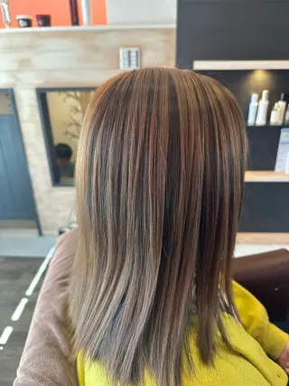 ミディアム カラー 安達 望のヘアスタイル