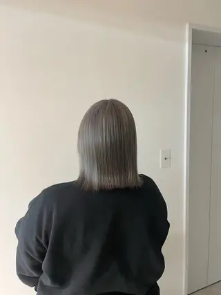 ショート カラー FILMS hotchiのヘアスタイル