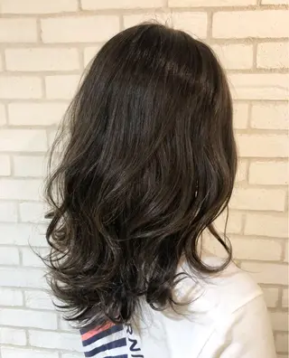 ミディアム カラー 小島 侑衣のヘアスタイル