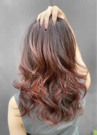 ロング カラー 山西 真琴のヘアスタイル