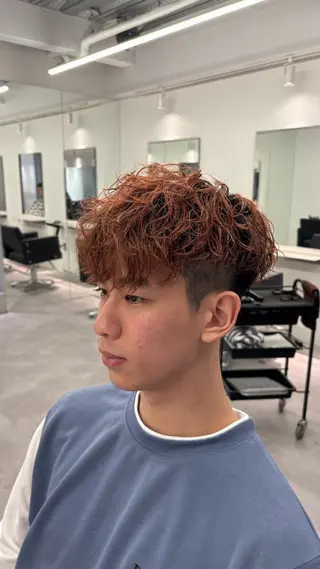ミディアム パーマ メンズ 高橋 周のヘアスタイル