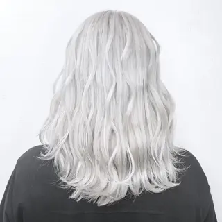 ロング カラー JuNブリーチに 縮毛矯正するプロのヘアスタイル