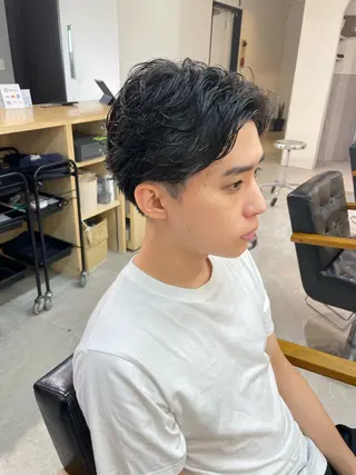 ショート パーマ メンズ マエダ リョウのヘアスタイル