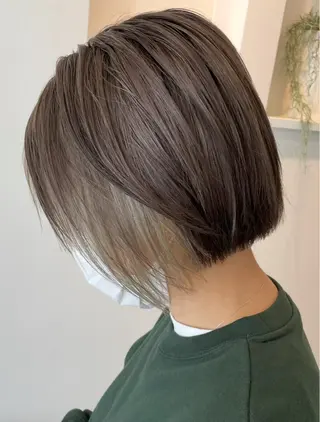 ミディアム 白岩 良子のヘアスタイル