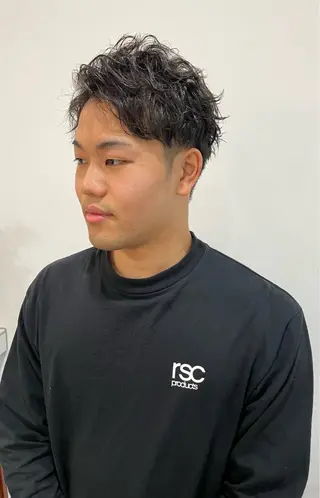 パーマ メンズ 岡田 駿也のヘアスタイル