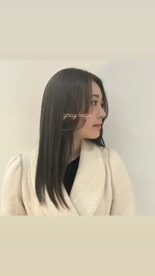 ロング カラー 透明感💗 ベージュ系　松田彩音のヘアスタイル