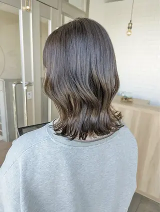 カラー 榎本 亜衣のヘアスタイル