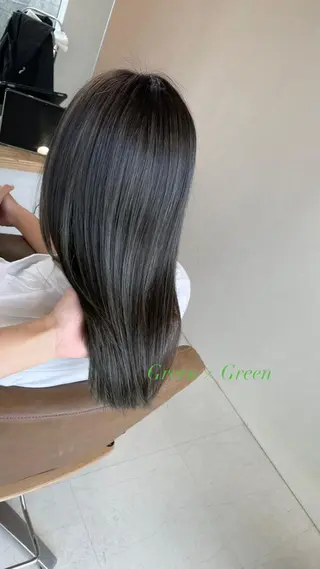 セミロング 鈴木 妃帆未のヘアスタイル
