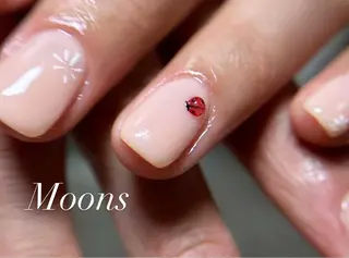 ネイル Moons nail 💅✨のネイルデザイン