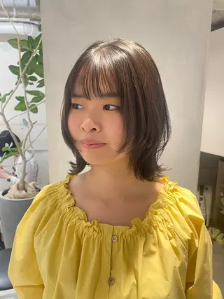 ミディアム SAKI 新宿のヘアスタイル
