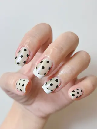 ネイル 透灯 TOUTOU 🪄のネイルデザイン