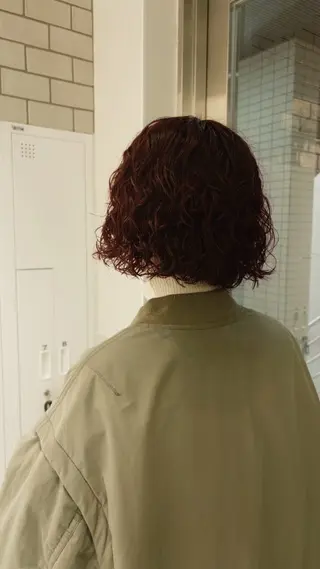 ショート カラー パーマ satsuki 暖色・ブラウンカラーのヘアスタイル